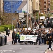 Los tractores y manifestantes, hoy por las calles de Vitoria.