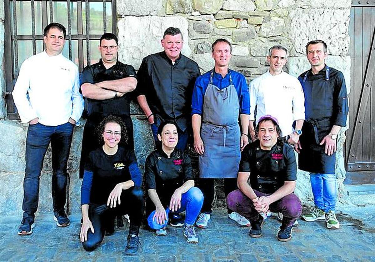 Las cocineras y cocineros posan para presentar la iniciativa.