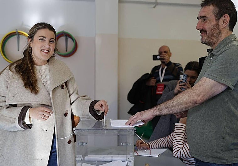 El divertido descuido de Alba García, candidata a lehendakari por Sumar, al votar