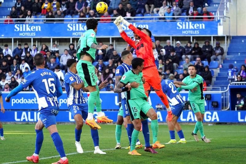 La victoria del Alavés frente al Atlético reactiva las opciones Champions del Athletic
