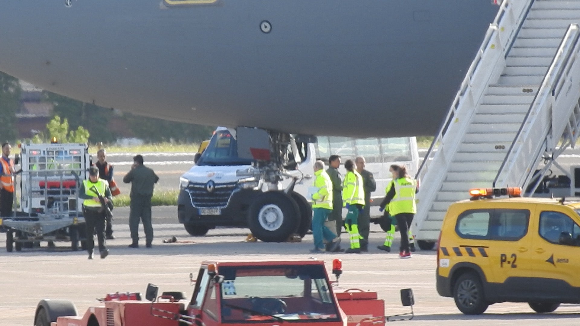 Así ha aterrizado el avión de Álex García en el aeropuerto de Loiu