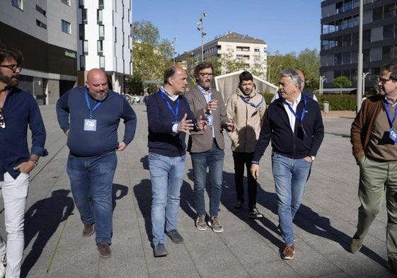 De Andrés ha visitado colegios electorales como el Iradier Arena y Ekialdea en Vitoria.