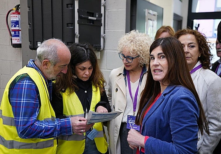 Miren Gorrotxategi tarda veinte minutos en votar por una confusión con su apellido
