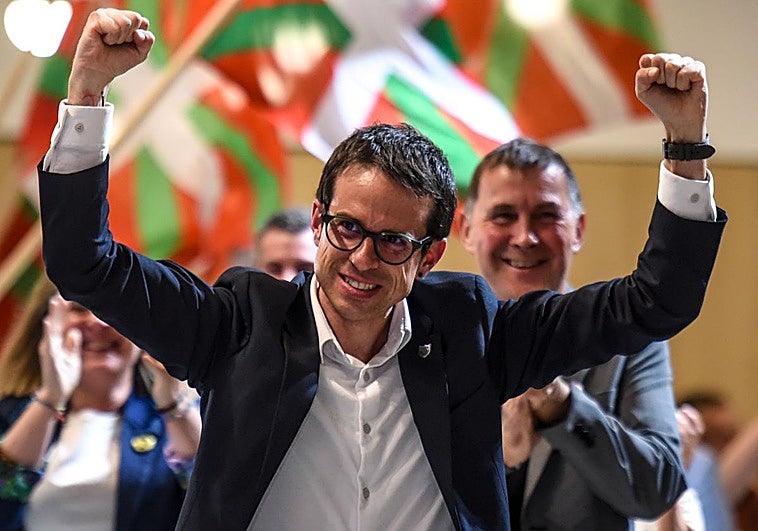 Pello Otxandiano, exultante este domingo tras conocer los resultados del 21-A.