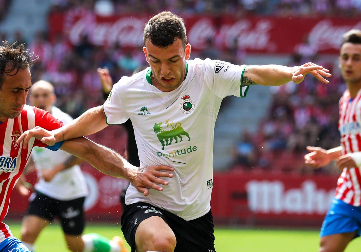 Iñigo Vicente en un partido ante el Lugo.