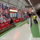 Retiran de la estación de Moyua la decoración del Athletic para la final de la Copa
