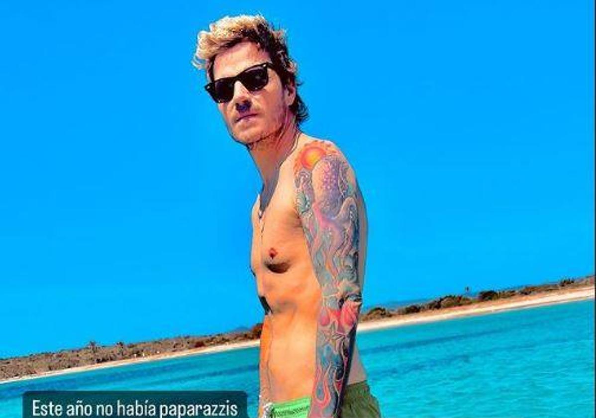 Dani Martín deja a la vista su notable cambio físico con una foto en bañador: «Este año no había paparazzis»