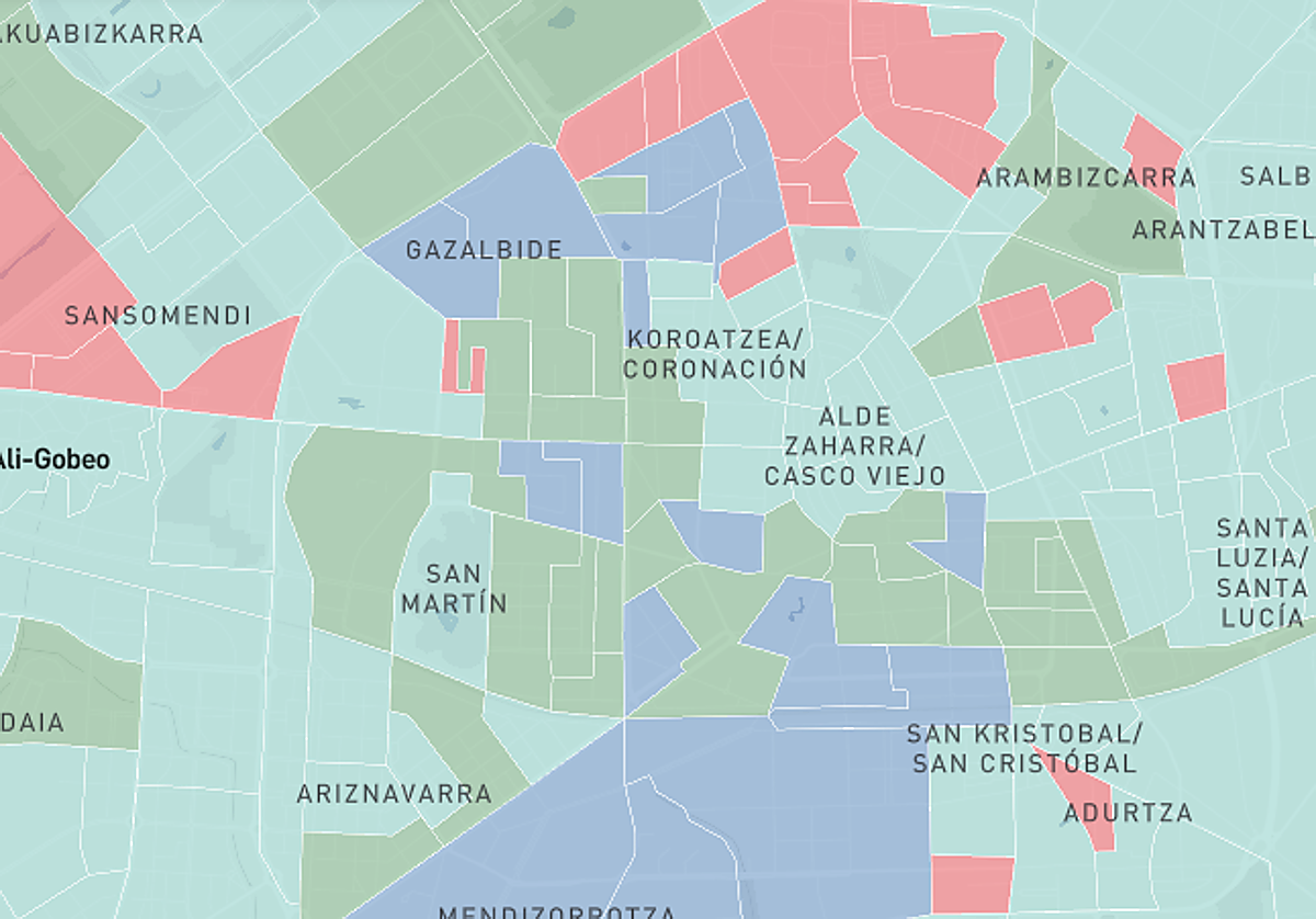 Mesas electorales en el Iradier Arena.
