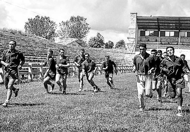 Entrenamiento del Alavés en la década de los cincuenta.