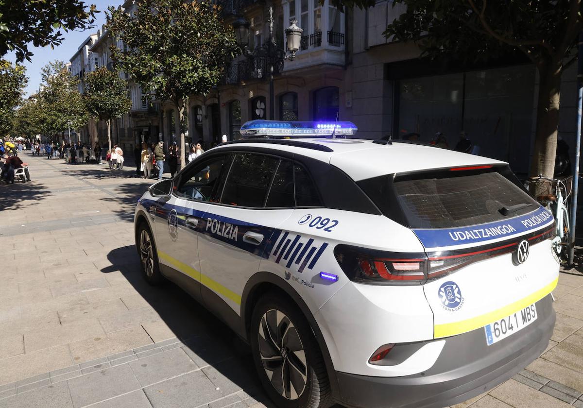 Detenido por intentar robar en un comercio de Vitoria y arremeter contra los agentes