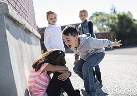 Las llamadas por bullying al teléfono vasco de la infancia crecen un 30% en un año