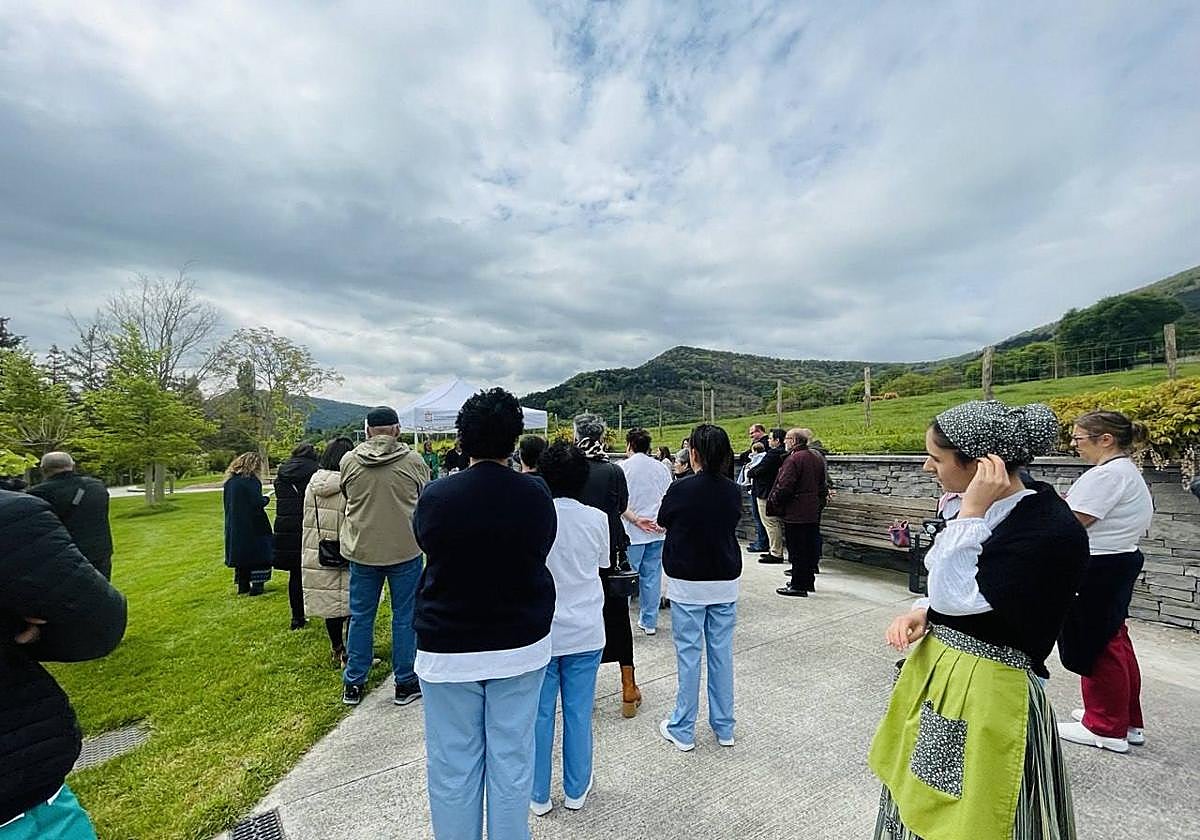 Durante la plantación se homenajeó también al personal de la Fundación Aldai.