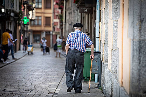 La soledad no deseada asedia en Markina a 120 mayores que tienen más de 80 años