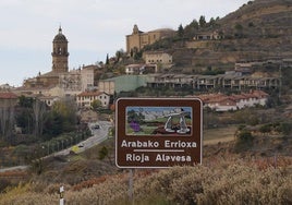 Cartel de Rioja Alavesa situada a la entrada de Labastida.