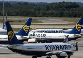 El 'zasca' de Ryanair a un pasajero que se queja del espacio de los asientos
