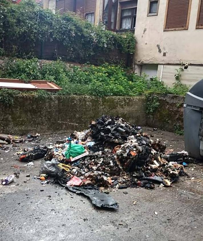 Imagen secundaria 2 - Aspecto que presentaban las zonas afectadas tras la intervención de los bomberos.