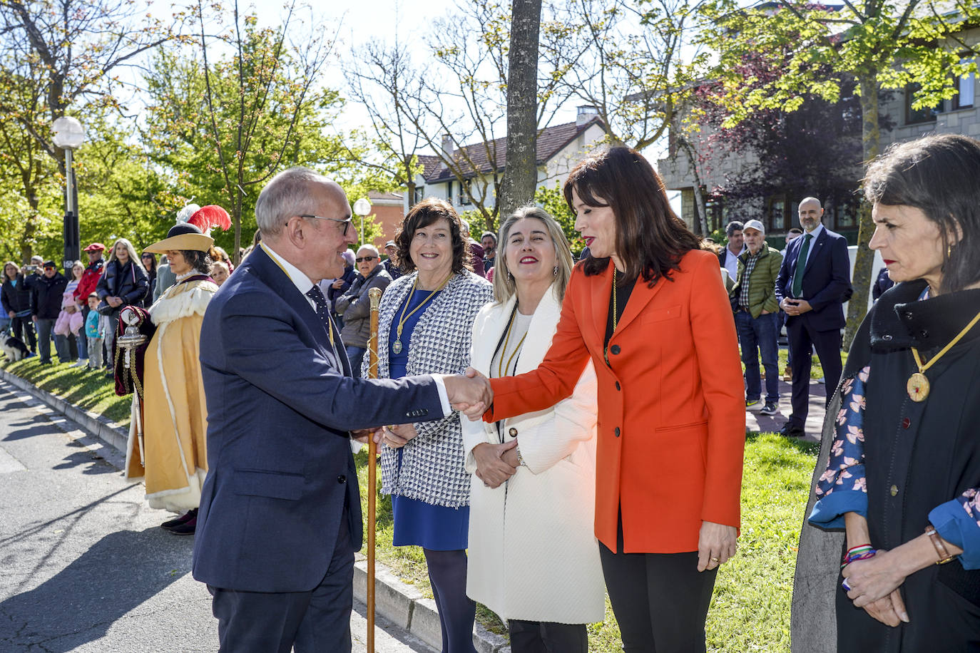 Los alaveses celebran el día de San Prudencio en las campas de Armentia