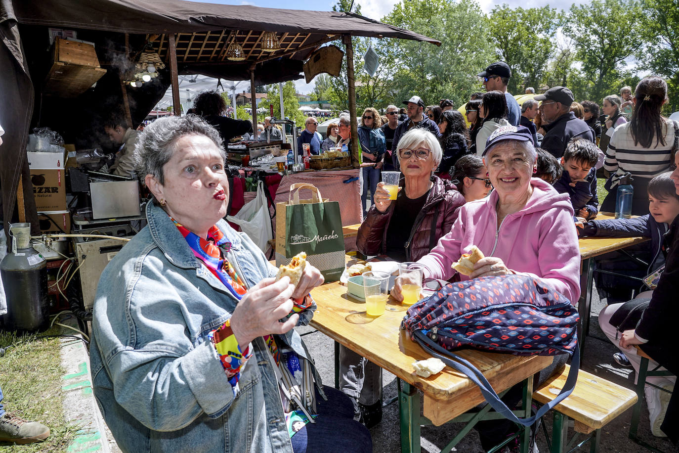 Los alaveses celebran el día de San Prudencio en las campas de Armentia