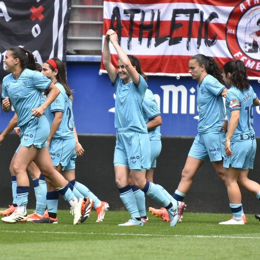 La jugadoras rojiblancas celebran uno de los goles en Ipurua.