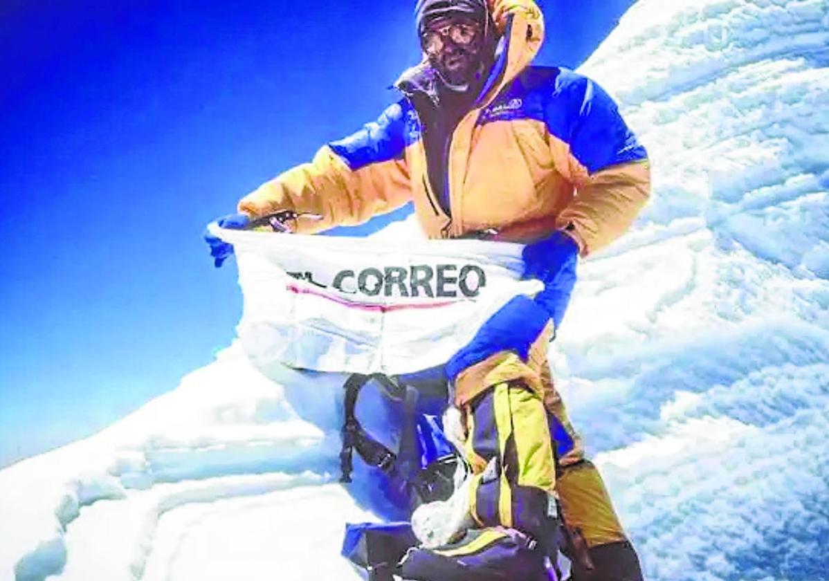 Oiarzabal, en la cima del Annapurna tras conquistar su 14º ochomil.