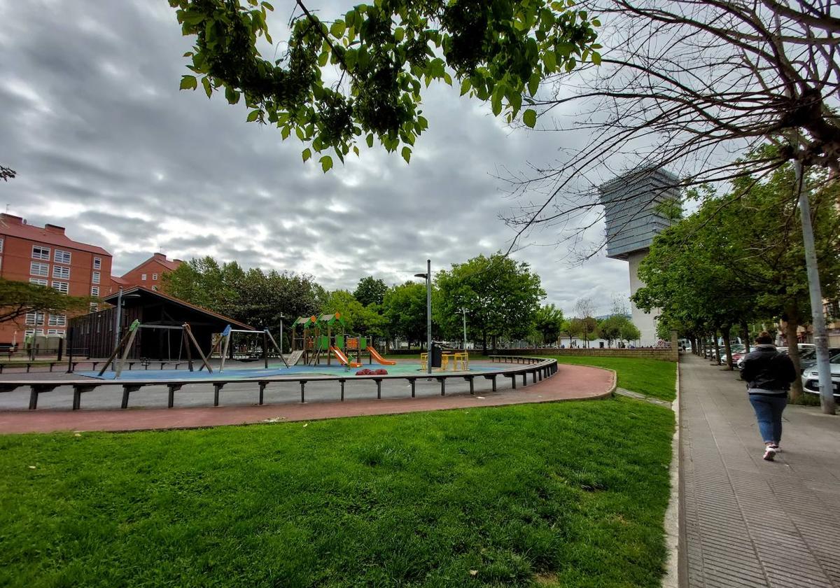 El parque de Landabeko, situado a la entrada del municipio, es una de las opciones barajadas para la nueva comisaría.