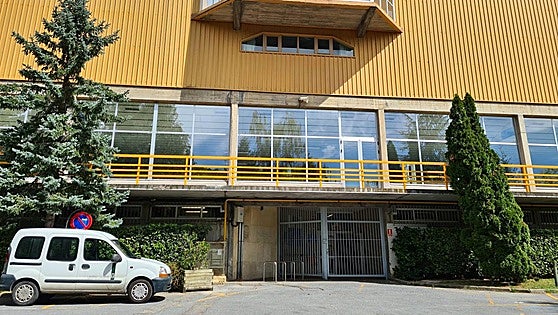 Llodio cierra los vestuarios del polideportivo por amianto