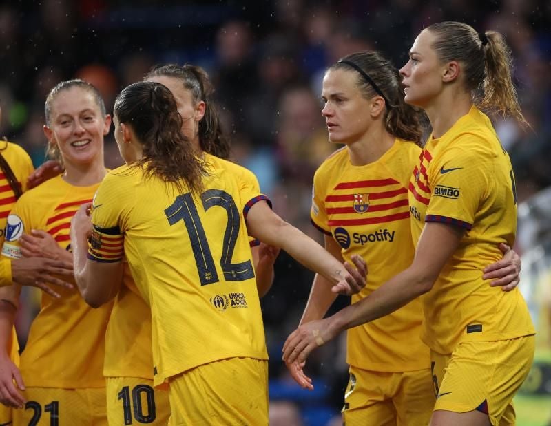 Las jugadores del Barcelona, entre ellas Irene Paredes, celebran un gol logrado en Londres