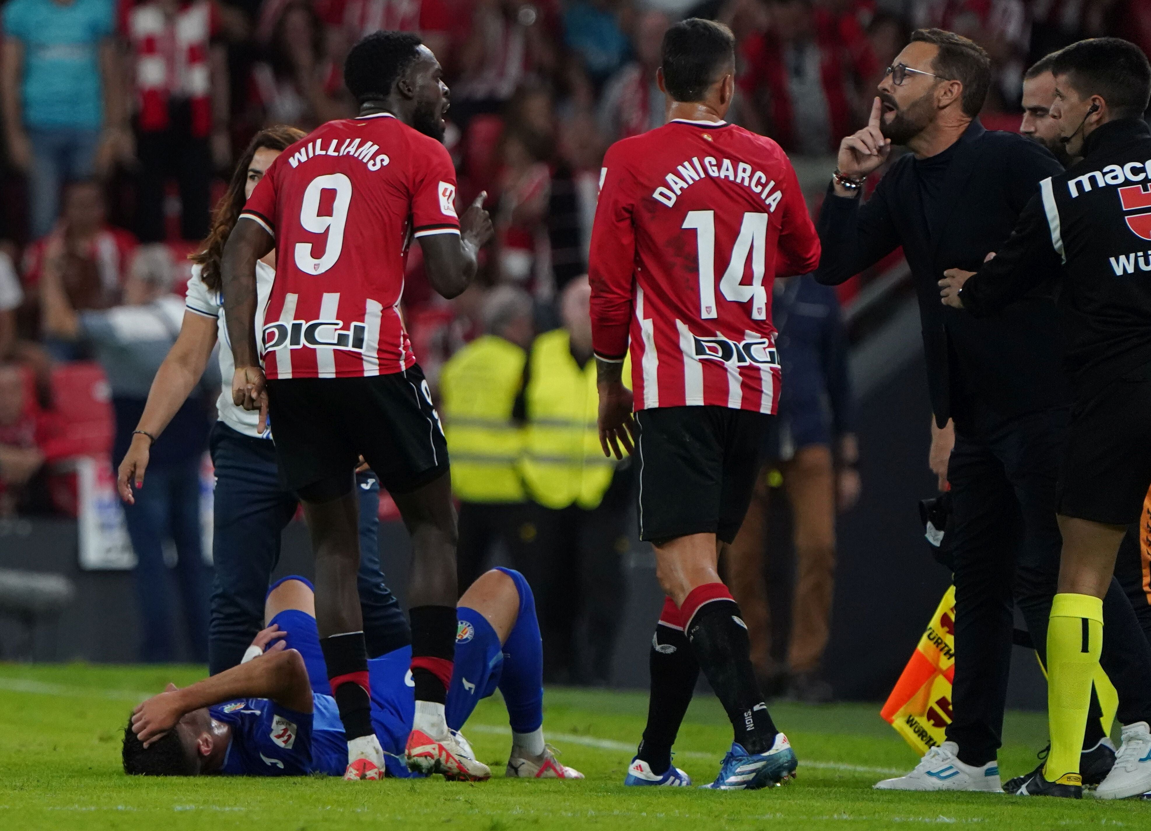 Bordalás manda callar a Iñaki Williams.