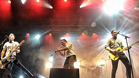 Los alaveses ETS ponen a bailar a miles de personas en el Viña Rock