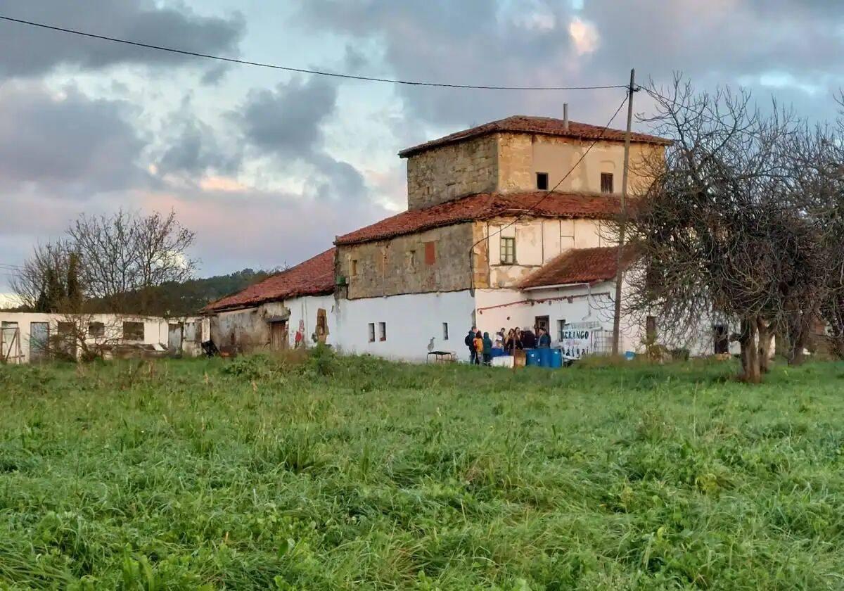 Vivienda de Kurtze ocupada por la plataforma Otxantegi Herri Lurra.