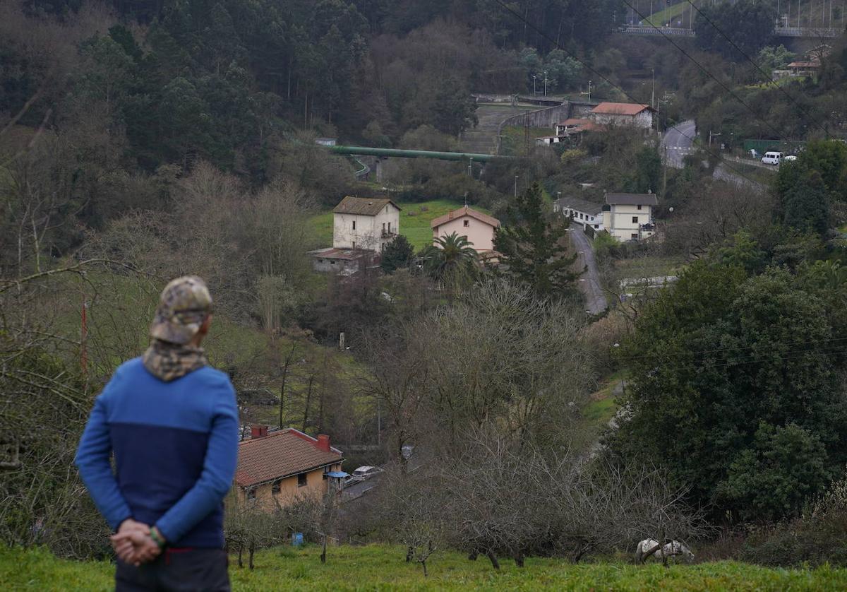 El trazado ferroviario está previsto que discurra por un puente por encima del río Castaños y del barrio de Gorostiza.