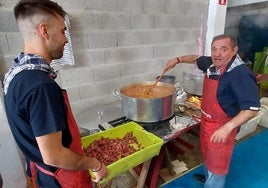 El espacio solidario de la Feria del Pescado de Bermeo, en el que se preparará marmita a la manera tradicional, se trasladará al recinto del parque de la Lamera.