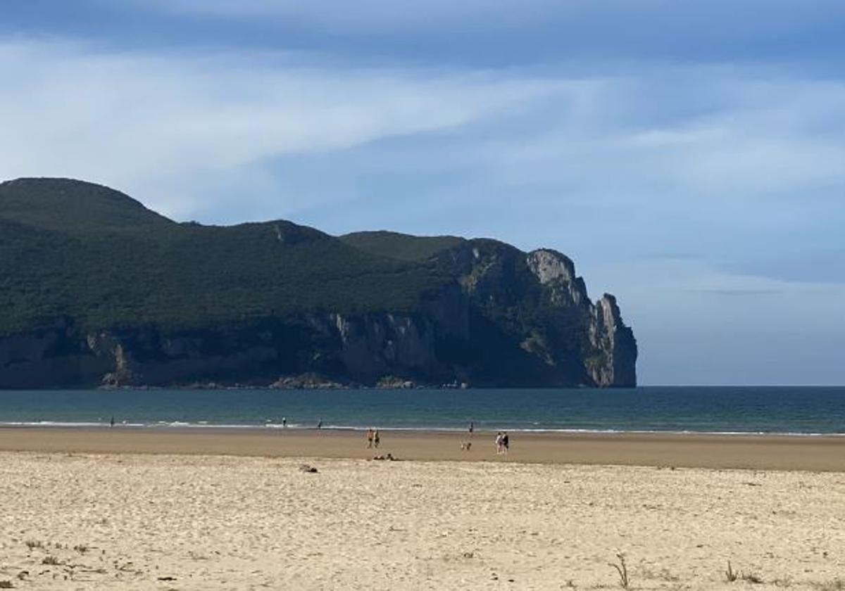 La playa de Laredo tendrá una piscina de 600 metros cuadrados y dos chiringuitos en su arenal