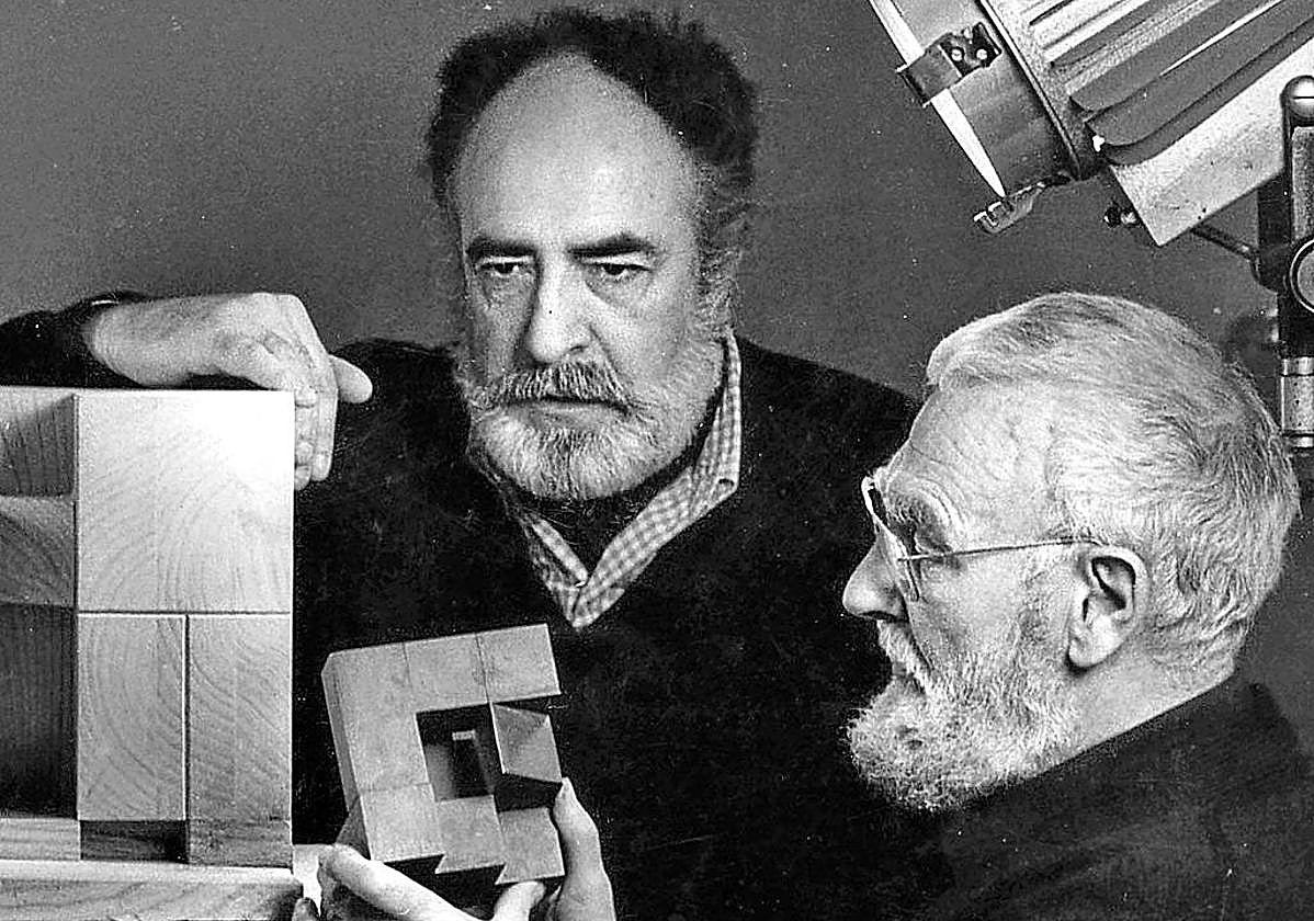 Los dos artistas, trabajando en su proyecto para Sabin Etxea.