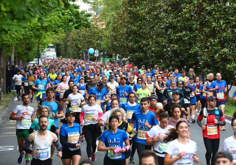 Los atletas durante la carrera.