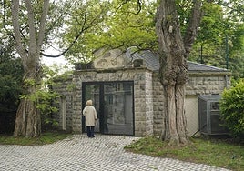 El pequeño edificio en el que se abrirá la oficina se ubica junto al palacio Zulueta, en La Senda.