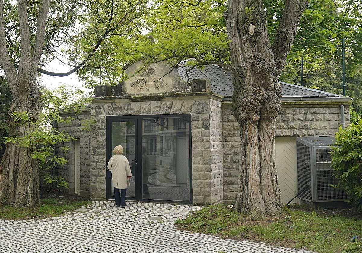 El pequeño edificio en el que se abrirá la oficina se ubica junto al palacio Zulueta, en La Senda.