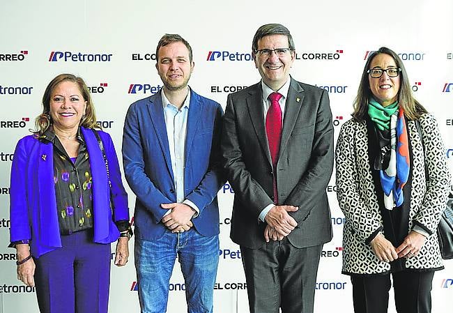 María del Pilar Gómez, Álvaro Pérez, Juan José Etxeberria y María Lambarri. 