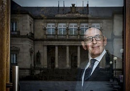 Ramiro González, frente a la Diputación.