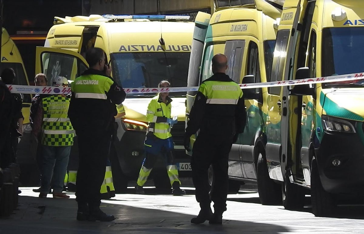 Cinco obreros heridos al desplomarse el interior de un edificio en rehabilitación en el Casco Viejo