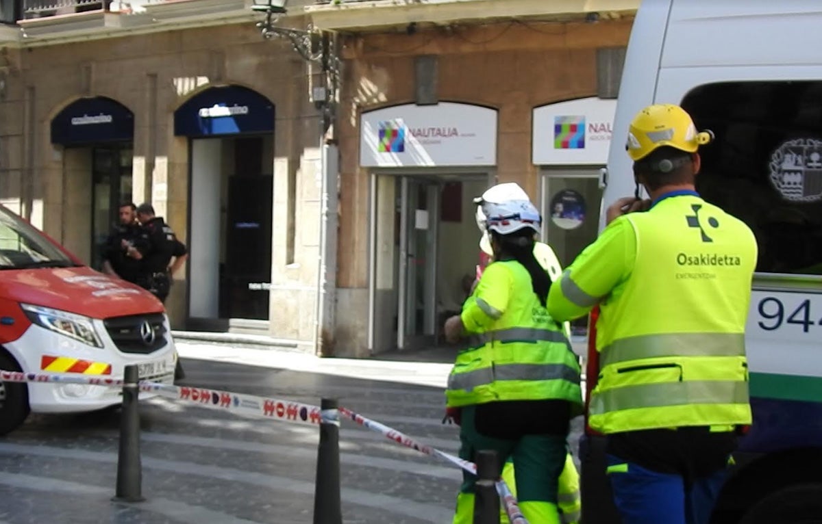 Cinco obreros heridos al desplomarse el interior de un edificio en rehabilitación en el Casco Viejo