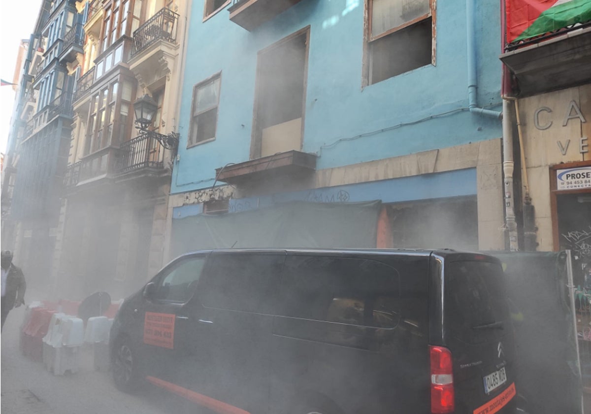 Cinco obreros heridos al desplomarse el interior de un edificio en rehabilitación en el Casco Viejo