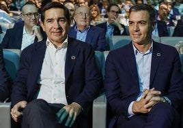 Carlos Torres junto a Pedro Sánchez.