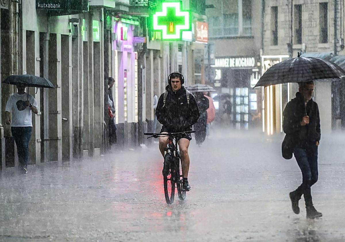 Fuertes lluvias en Vitoria.