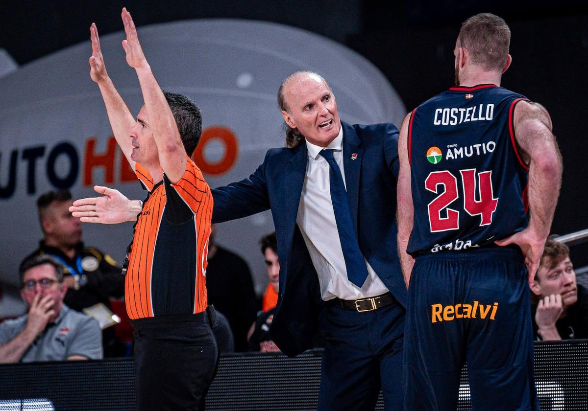 Dusko Ivanovic da instrucciones en el partido ante el Real Madrid.