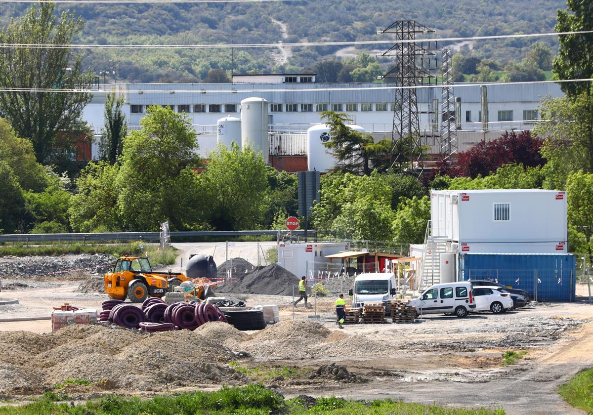 Obras de urbanización en el terreno.