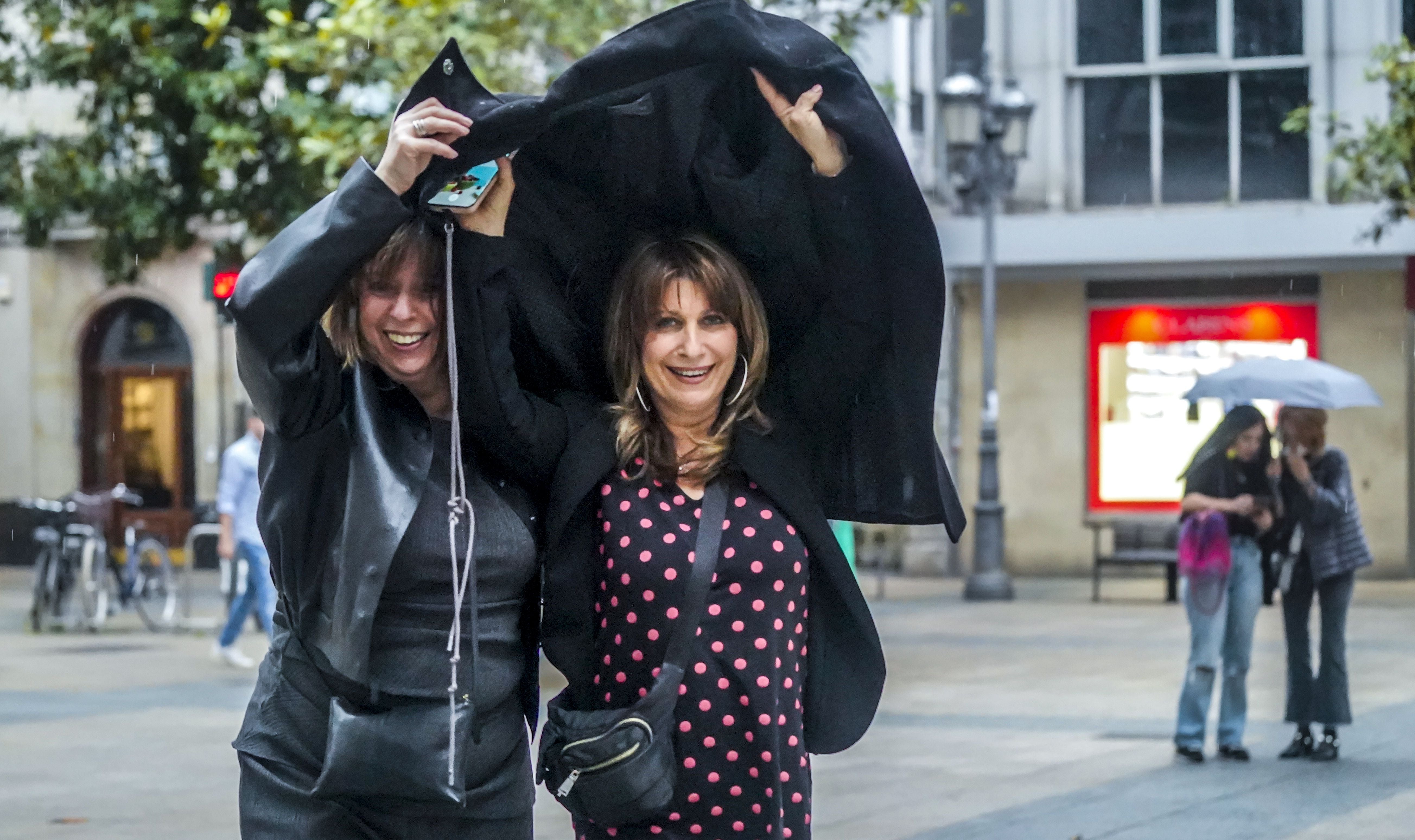 Las tormentas de este sábado en Vitoria, en imágenes
