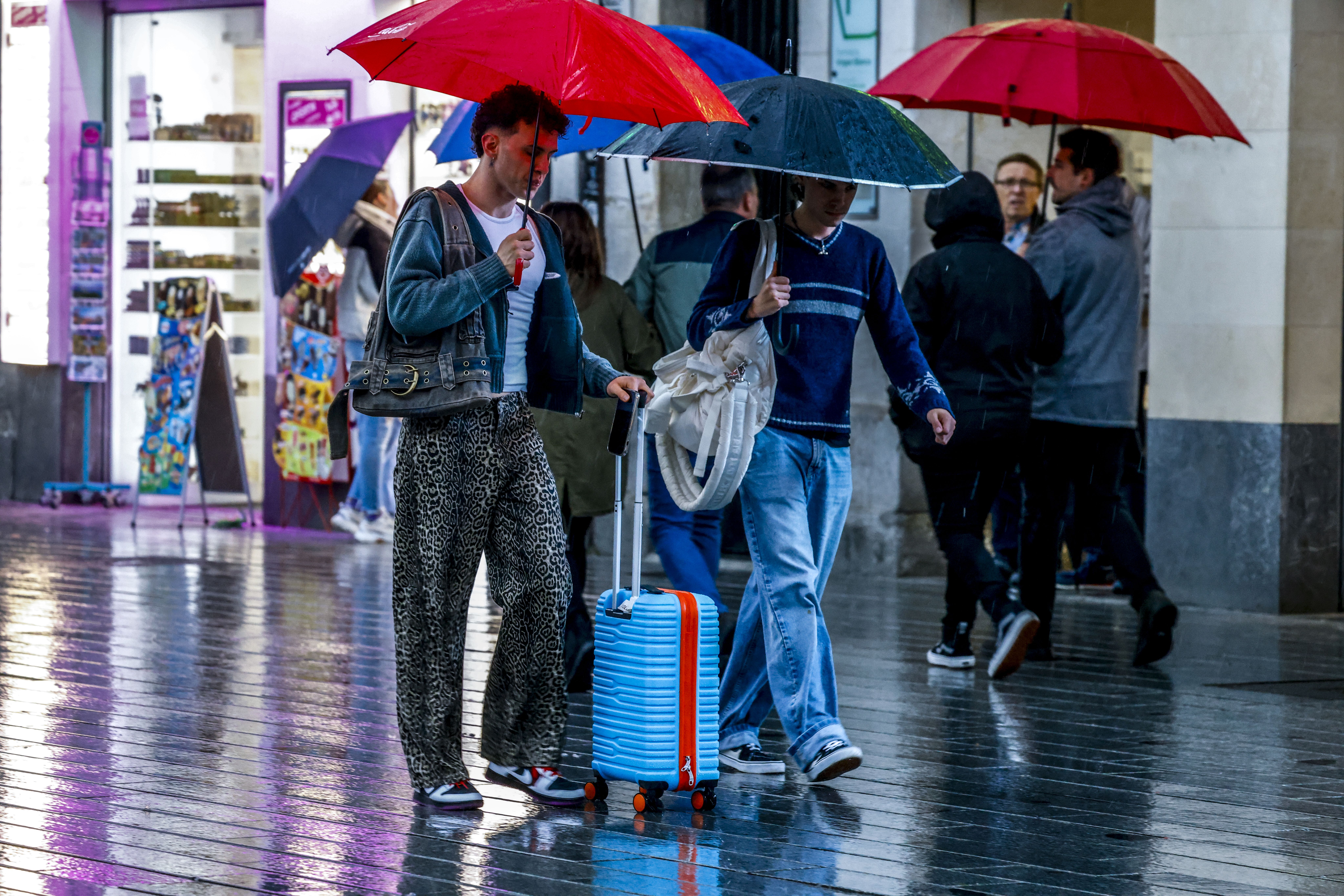 Las tormentas de este sábado en Vitoria, en imágenes