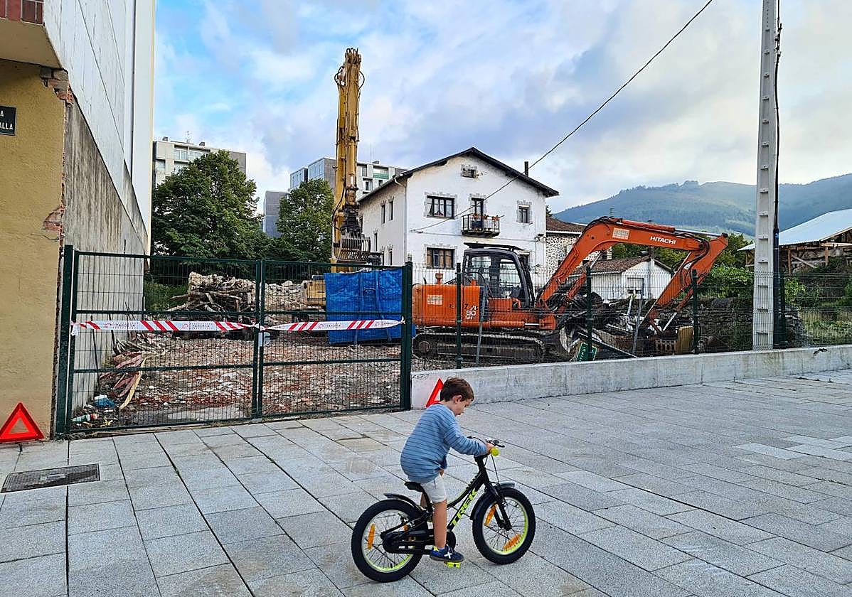 El solar donde se levantará el nuevo edificio quedó vacío en septiembre de 2021.