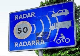 La velocidad máxima permitida en la calle es de 50.